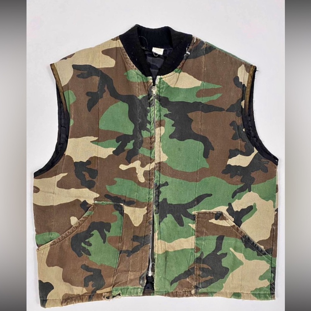 Vintage camo vest, insulated. Size XL